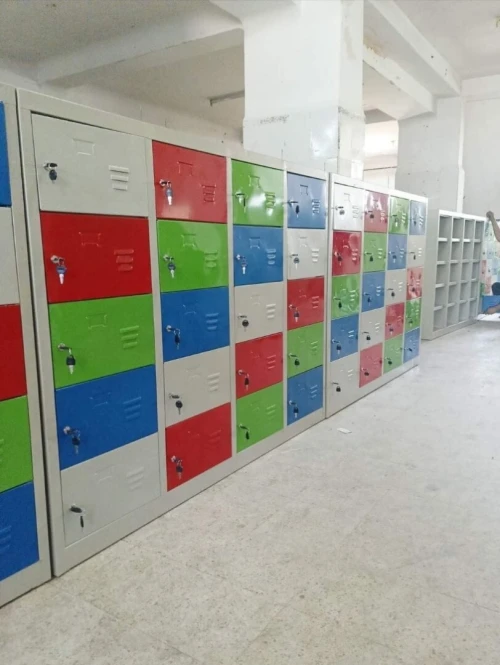 Vestiaire métallique Scolaire / Armoire métallique / Classeur métallique C4 / Rayonnage / Etagère