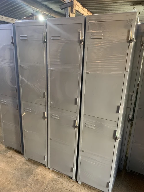 Vestiaire métallique Scolaire / Armoire métallique / Classeur métallique C4 / Rayonnage / Etagère