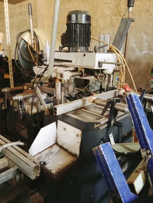 Chaine de production aluminium - Marque COMALL et matière première Alumafel (profile)