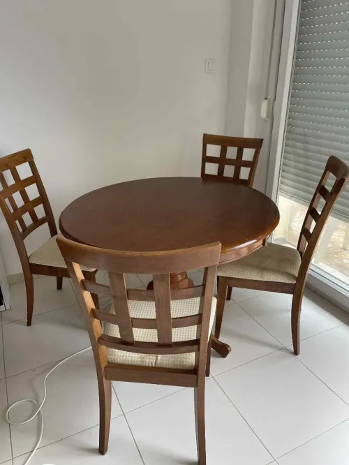 Table ronde 4 chaises en bois