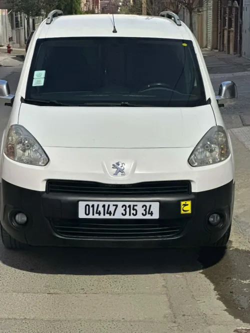 Peugout B9 2015