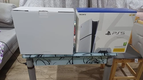 Ps5 Slim avec 3 CD ET SUPPORT VERTICALE 