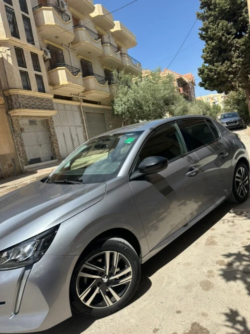 Peugeot 208 2023 Allure Pack