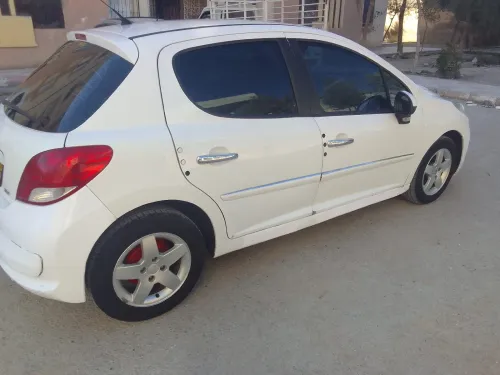 Peugeot 207 2012 Fennec
