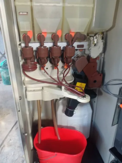 Distributeur automatique de boissons chaudes موزع آلي للمشروبات الساخنة