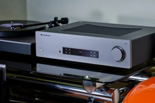 Cambridge CXA81 MKII  Amplis hi-fi stéréo / Neuf Sous Emballage / 2 x 80 W RMS / DAC 24 bits / 384 kHz et DSD / Entrées analogiques et numériques