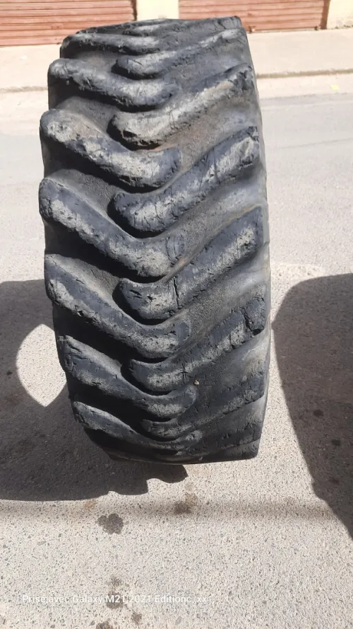Pneu engin