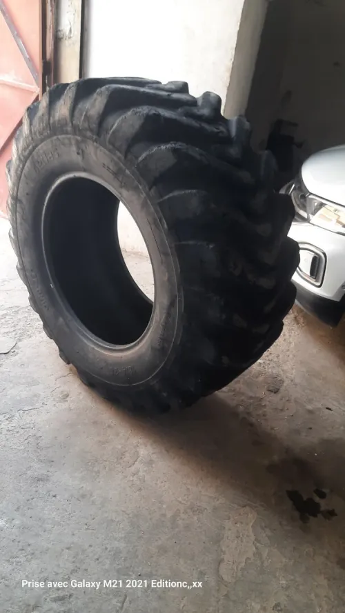 Pneu engin