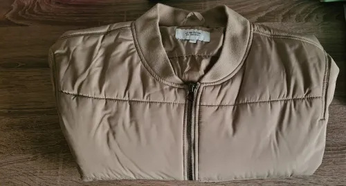 Marque CELIO Doudoune beige jamais porté neuve 