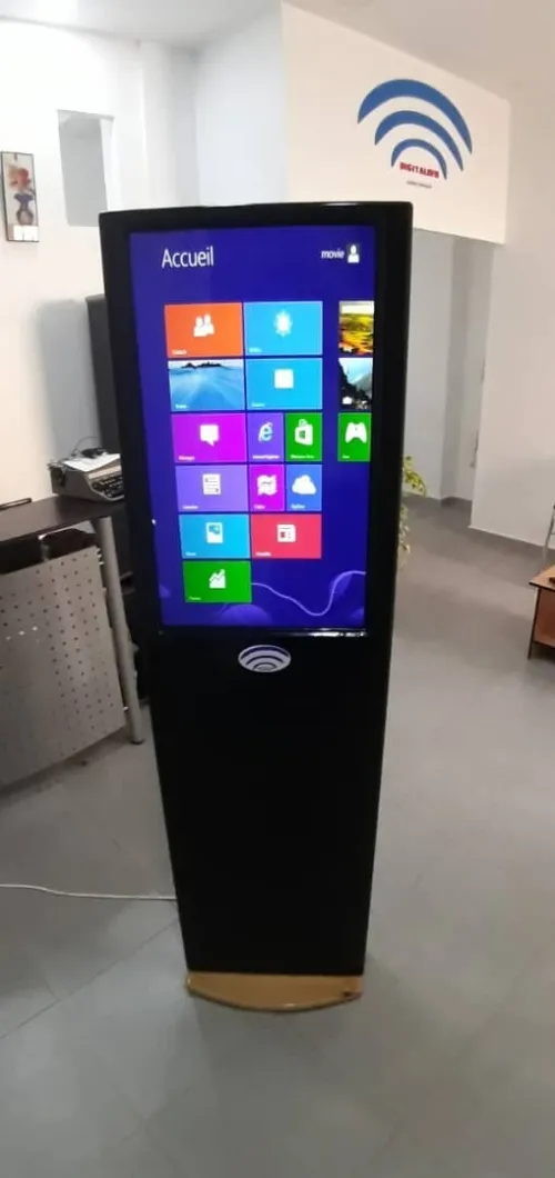 Borne tactile interactive et totem tactile
