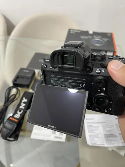 Sony A7 III : Très bon état / 6k click + carte mémoire 128 gb