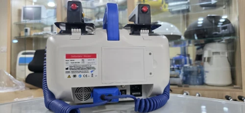 Défibrillateur externe semi-automatique DM7000 avec Moniteur ( scpoe )