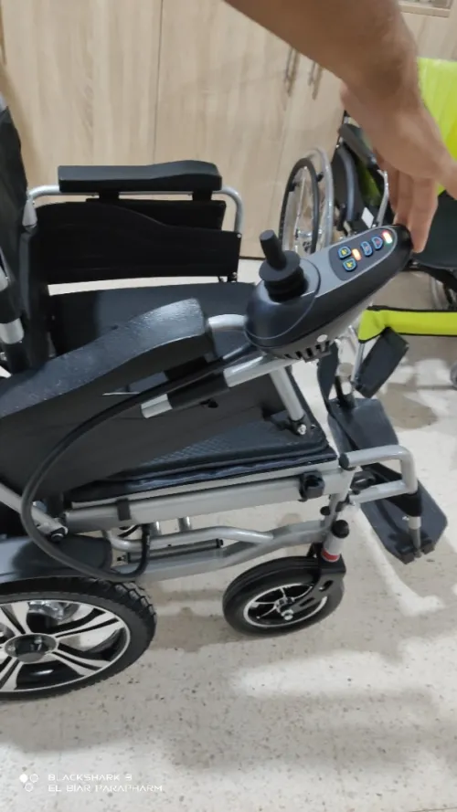 Fauteuil roulant Electrique pliable et léger
