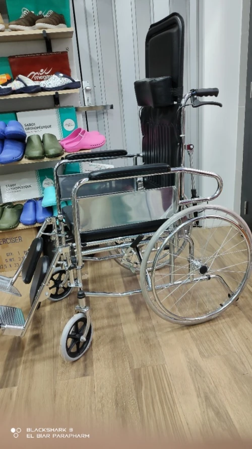 Fauteuil roulant gard robe lit