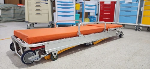 Brancard d'ambulance avec potence - Chariot brancard ambulance
