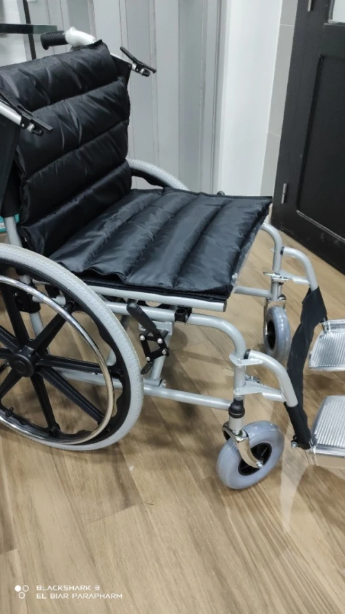 Fauteuil roulant large 56 cm penu gonflable 