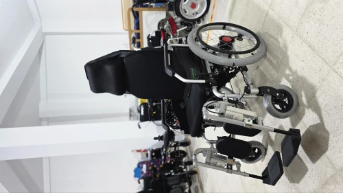 Fauteuil roulant électrique JRWD303U | Dossier haut, grandes roues & télécommande