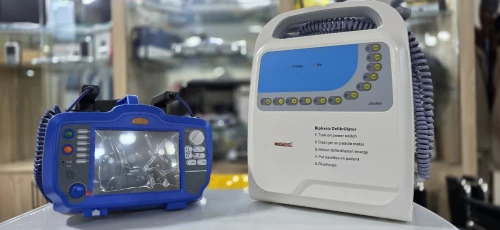 Défibrillateur externe semi-automatique DM7000 avec Moniteur ( scpoe )