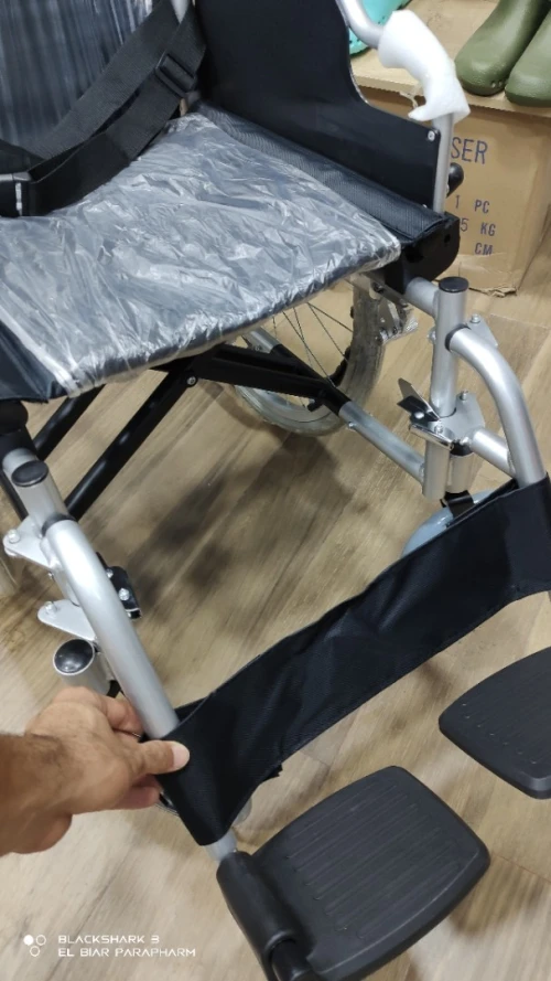 Fauteuil roulant noir aluminium 