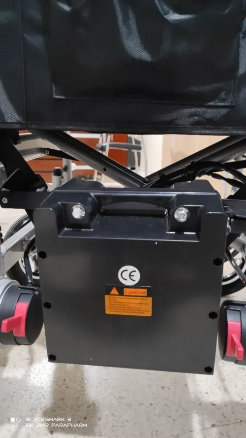 Fauteuil roulant Electrique pliable et léger