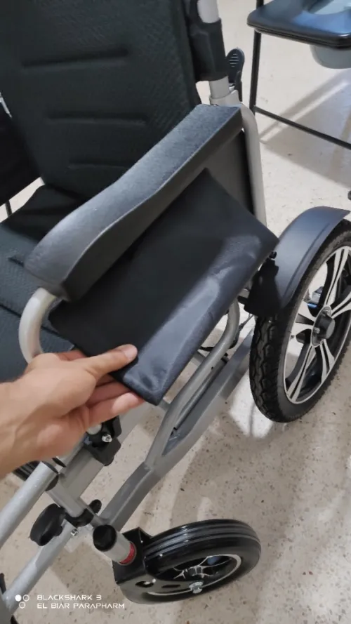 Fauteuil roulant Electrique pliable et léger