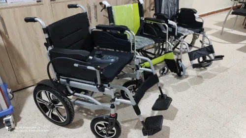 Fauteuil roulant Electrique pliable et léger
