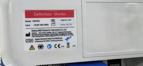 Défibrillateur externe semi-automatique DM7000 avec Moniteur ( scpoe )