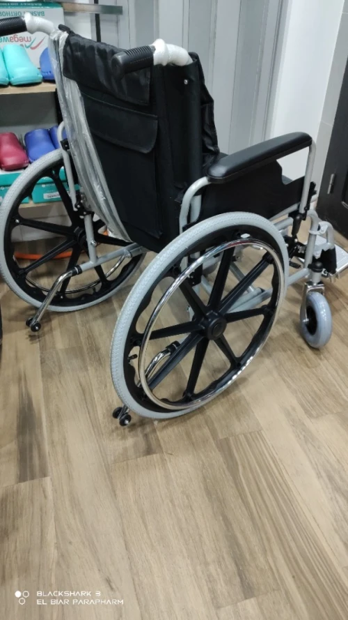 Fauteuil roulant large 56 cm penu gonflable 