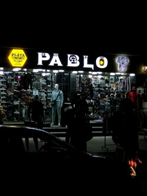 Habillage vitrine panneau publicitaire alucobonde aluco verre aluminium