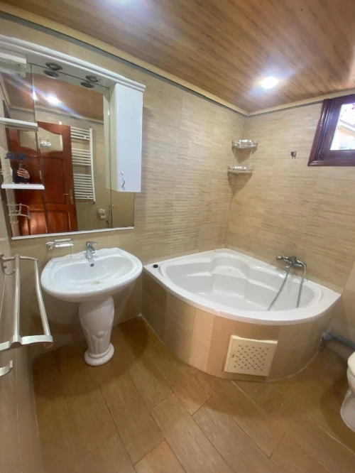 Location Appartement Niveau de villa F3 Alger Hydra