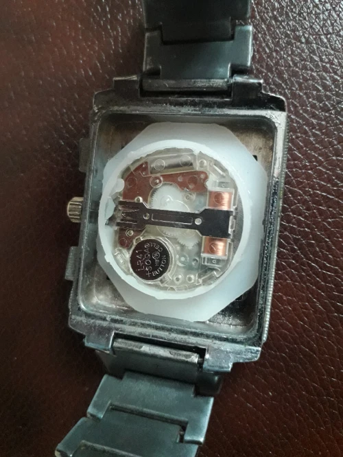 MONTRES QUARTZ pour HOMMES - ساعات للرجال