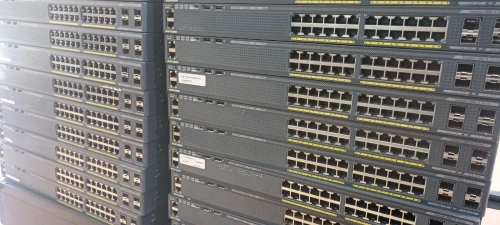 Lot Switch CISCO POE+ 2960X 24 ports + 4 potrs SFP