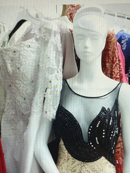 Robes blanches et robes de soirée