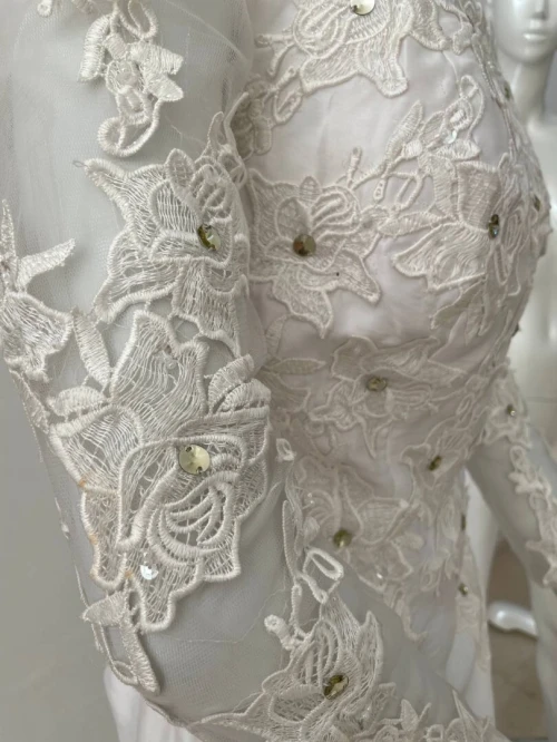 Robes blanches et robes de soirée