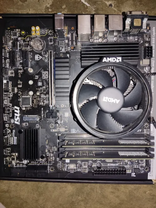 Combo Gaming (B550 PRO - VdH + RYZEN 5 5600 Ram 16 gb)