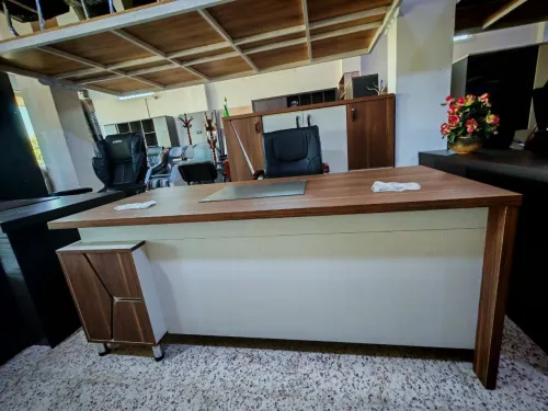 Ensemble de bureau PDG 4pcs (notre production)