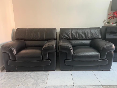 KIT COMPLET POUR SALON (SALON EN VERITABLE CUIR + TABLE BASSE + BIBLIOTHEQUE + TAPIS)