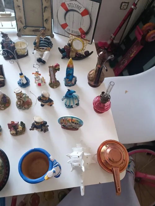 Collections variée d'objets de décoration sur le thème marin
