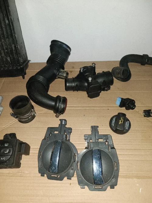 Lot complet de pièces auto Citroën C3 et Peugeot 207 1.6 Hdi 90 Cv