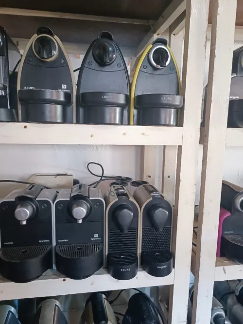 Machine à café Nespresso . Voir en bas de l'annonce  la liste des modèles avec prix