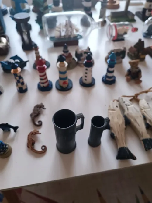 Collections variée d'objets de décoration sur le thème marin