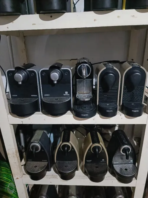 Machine à café Nespresso . Voir en bas de l'annonce  la liste des modèles avec prix