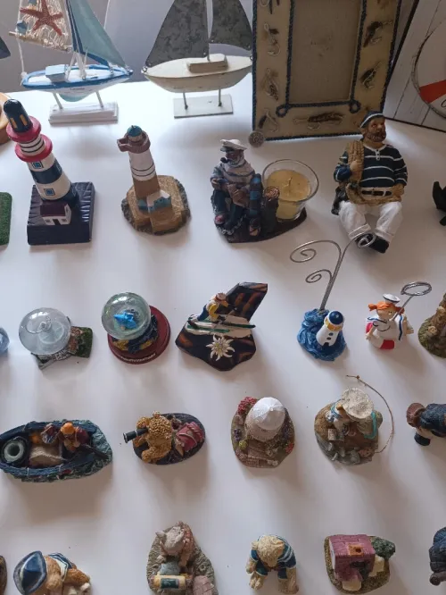 Collections variée d'objets de décoration sur le thème marin