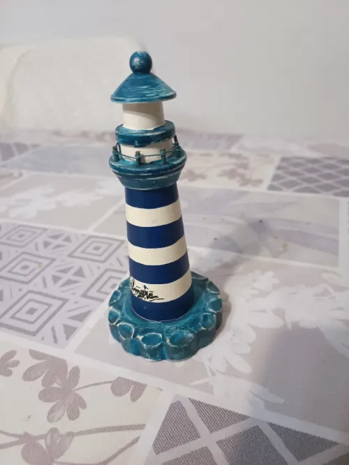 Collections variée d'objets de décoration sur le thème marin
