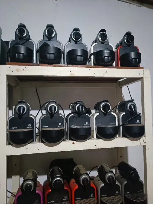 Machine à café Nespresso . Voir en bas de l'annonce  la liste des modèles avec prix