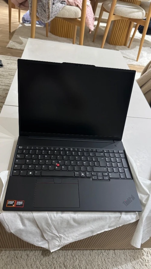 LENOVO THINKPAD E16 GEN 3 RYZEN 5 230 RADEON 760M 16GO 512GO SSD NEUF SOUS EMBALLAGE