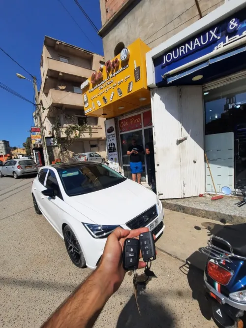 صنع جميع أنواع مفاتيح السيارات والمنازل والمصاعد الهوائية و مرحبا بكم عند cle pro draria sebala 