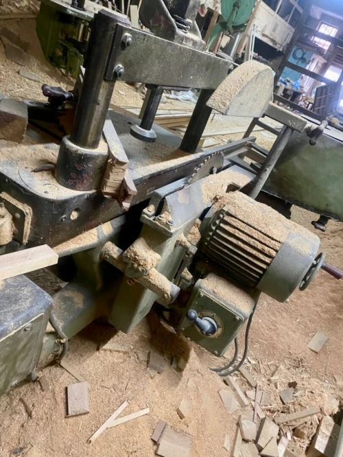 Atelier de menuiserie bois complet