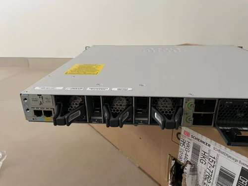 Cisco C9300-48P-A (POE)