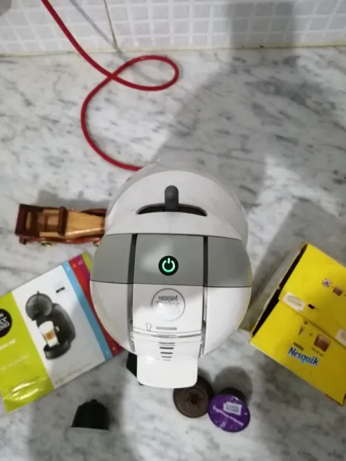 Machine à café dolce gusto mini me comme neuf